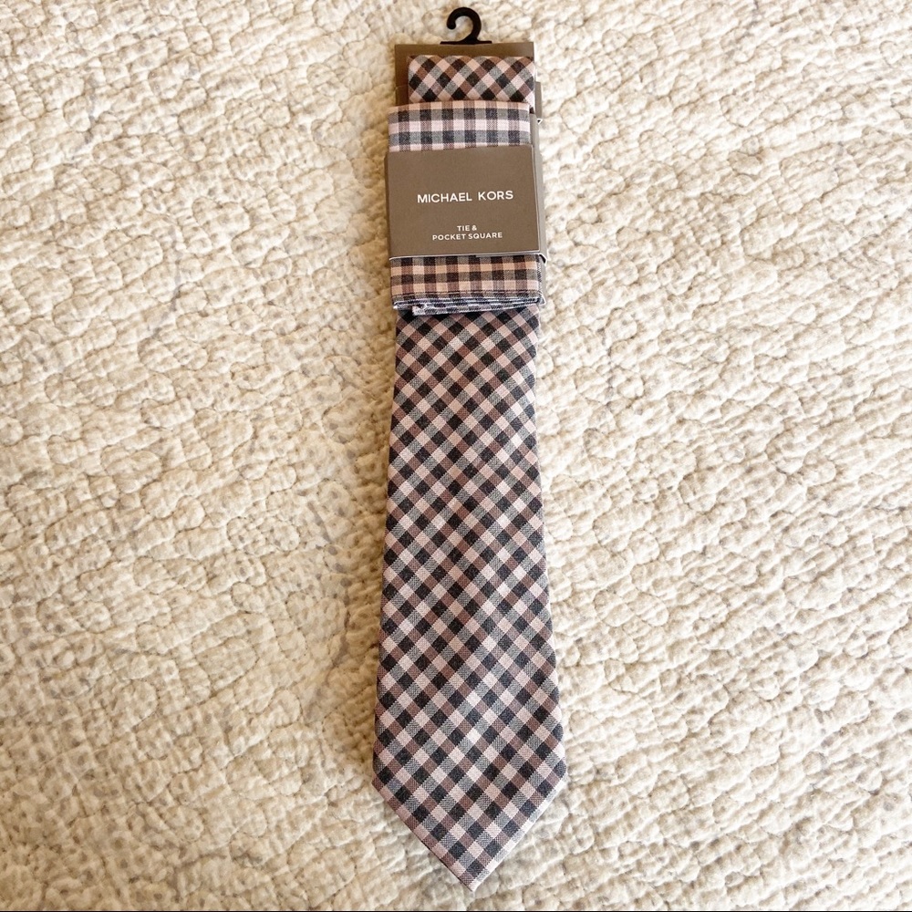 Michael Kors neck tie and pocket square set